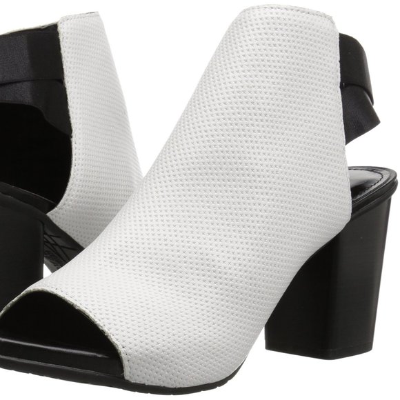 Kenneth Cole Reaction Women's Fridah Fly Ankle Bootie size 8.5 - Picture 1 of 5